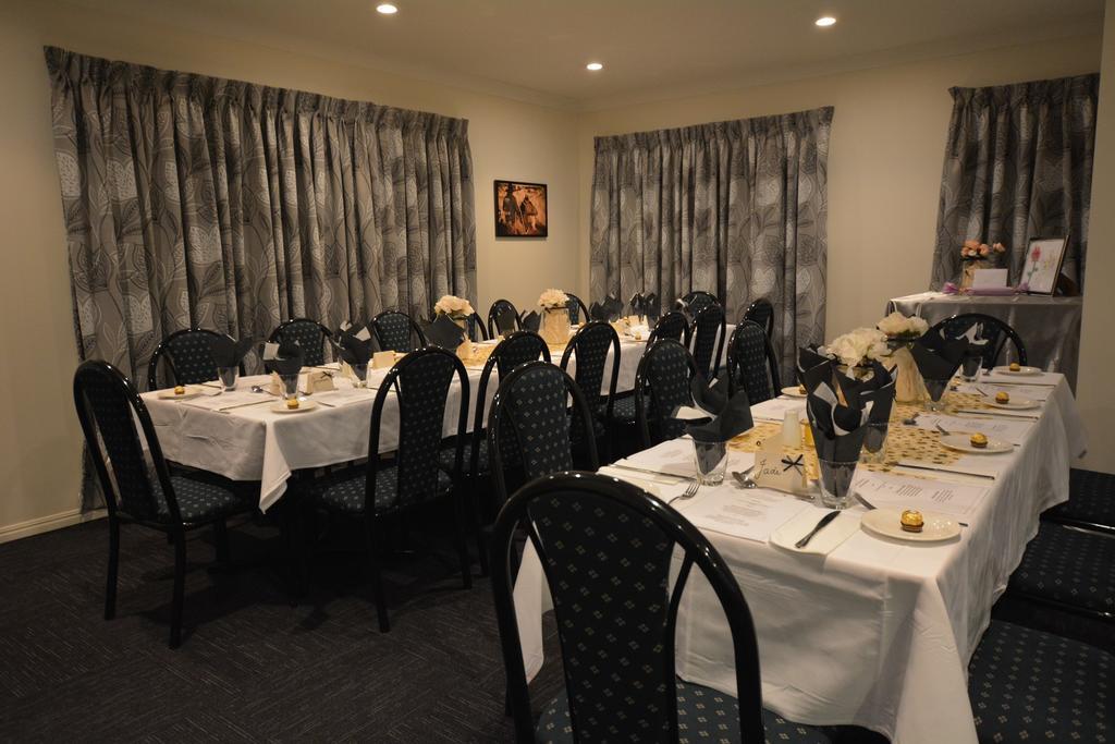 Rocky Gardens Motor Inn Рокхемптън Екстериор снимка