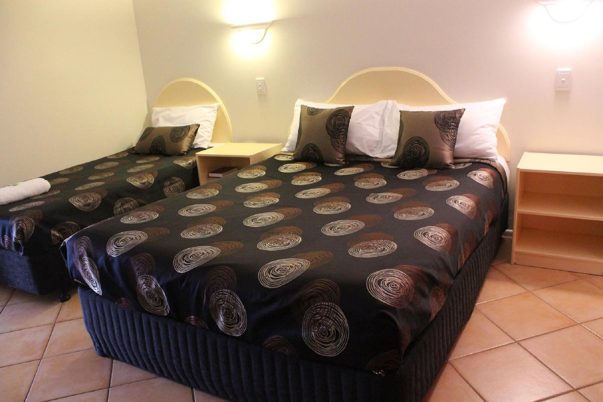 Rocky Gardens Motor Inn Рокхемптън Стая снимка