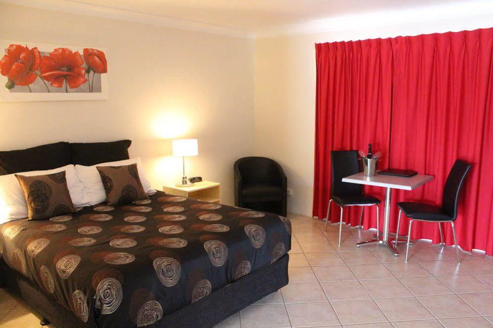 Rocky Gardens Motor Inn Рокхемптън Екстериор снимка