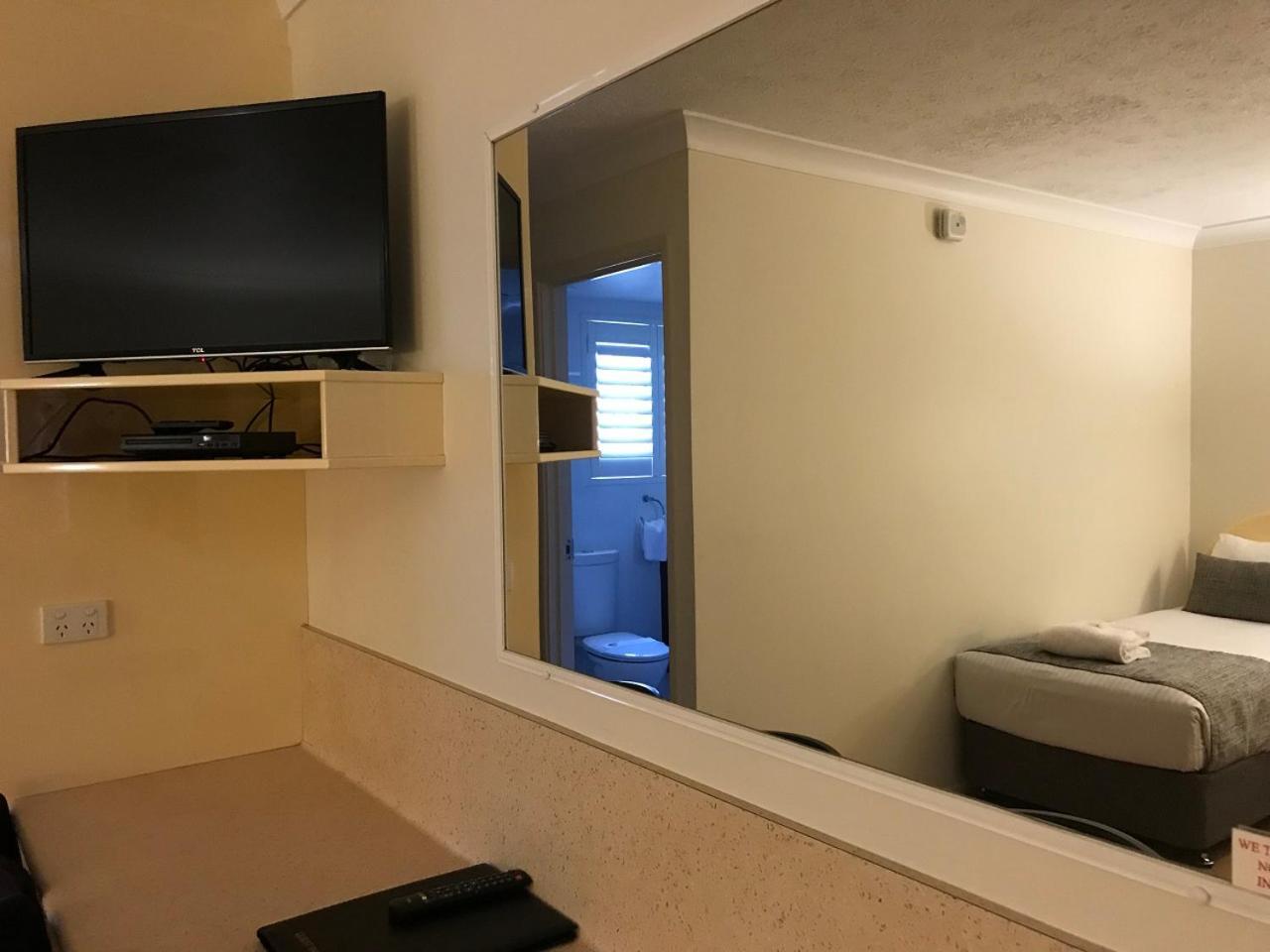 Rocky Gardens Motor Inn Рокхемптън Екстериор снимка