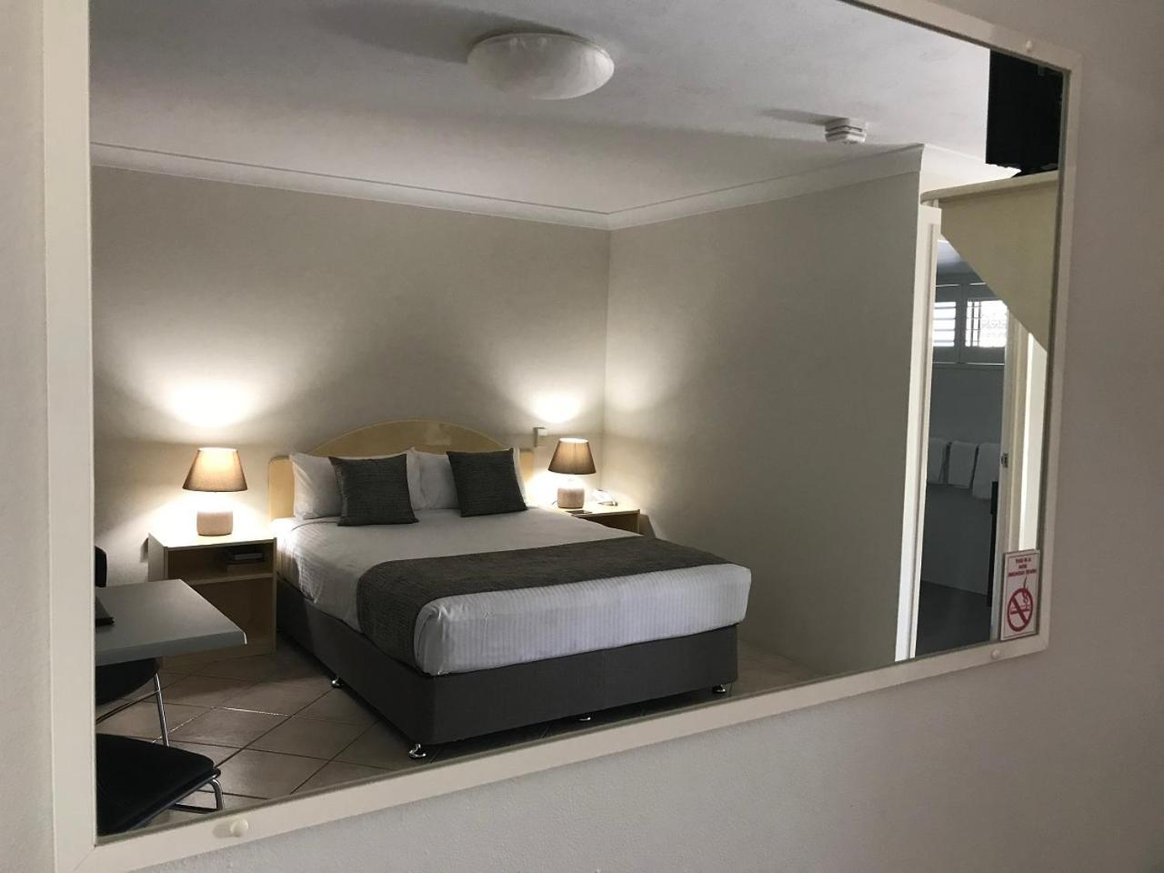 Rocky Gardens Motor Inn Рокхемптън Екстериор снимка