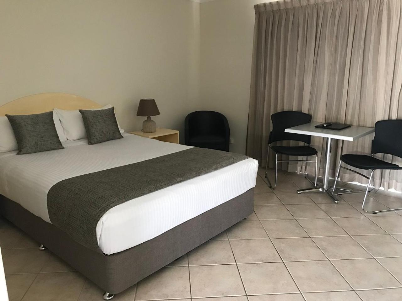 Rocky Gardens Motor Inn Рокхемптън Екстериор снимка