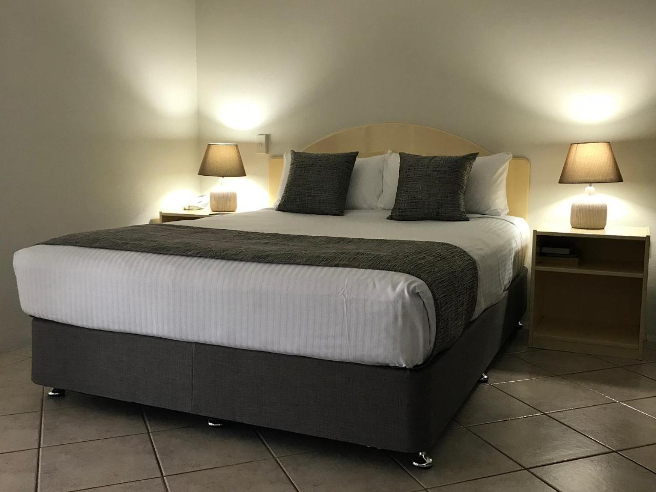Rocky Gardens Motor Inn Рокхемптън Екстериор снимка